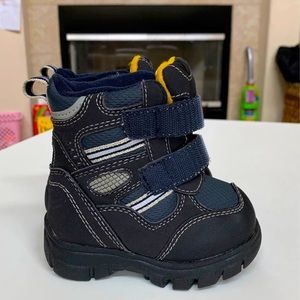 Unisex snow boots toddler size 6